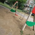 По просьбе жителей детские площадки на пр. Ленина, д. 148 и 154 засыпали речным песком.