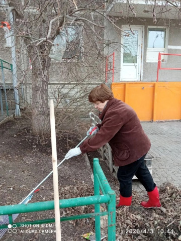 Сотрудники УК «Мой дом» провели субботник в 144 микрорайоне