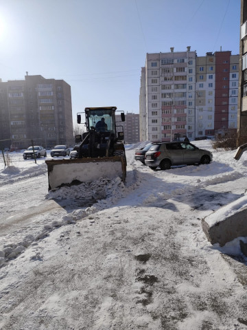 Завершили уборку снега в 138 и 137 микрорайонах
