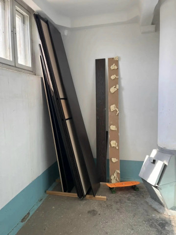 Не складируйте вещи в подъезде и не оставляйте строительный мусор!