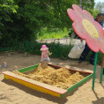 В 145 микрорайоне заменили песок в песочницах на детских площадках