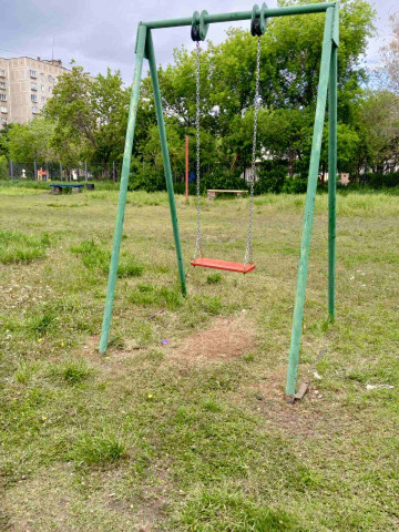 Восстановлена детская качель на ул. Труда, 18