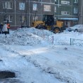 ООО УК "Мой дом" произвела уборку дворовой территории от снега.