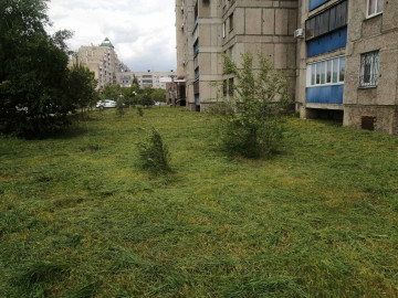 🌿☘Продолжение....Покос травы на придомовой территории обслуживаемых многоквартирных домов по ул. Тевосяна,19 и ул. 50- летия Магнитки,63