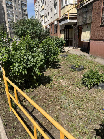 Произведен покос травы и сорной растительности на территории микрорайонов