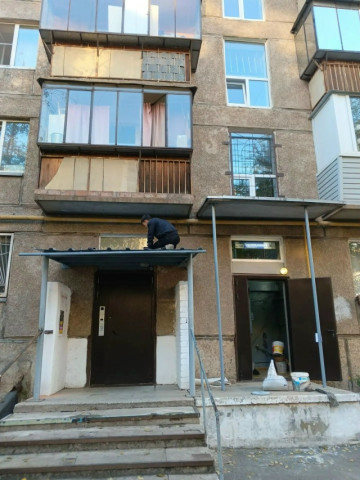 Отремонтировали фасадную часть спуска в подвал в доме № 23/1 по улице Ворошилова