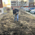 В 137 микрорайоне завершился еще один субботник