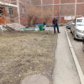 Весенняя уборка придомовых территорий идет полным ходом
