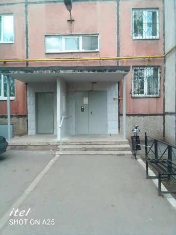 Ворошилова, д.15/1 - произведен ремонт входных групп и замена урн
