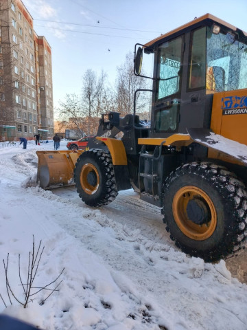 Ещё в одном микрорайоне убрали снег