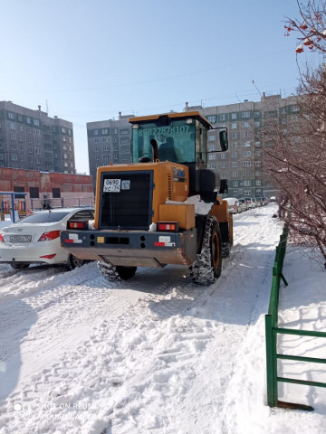 Продолжаем уборку снега